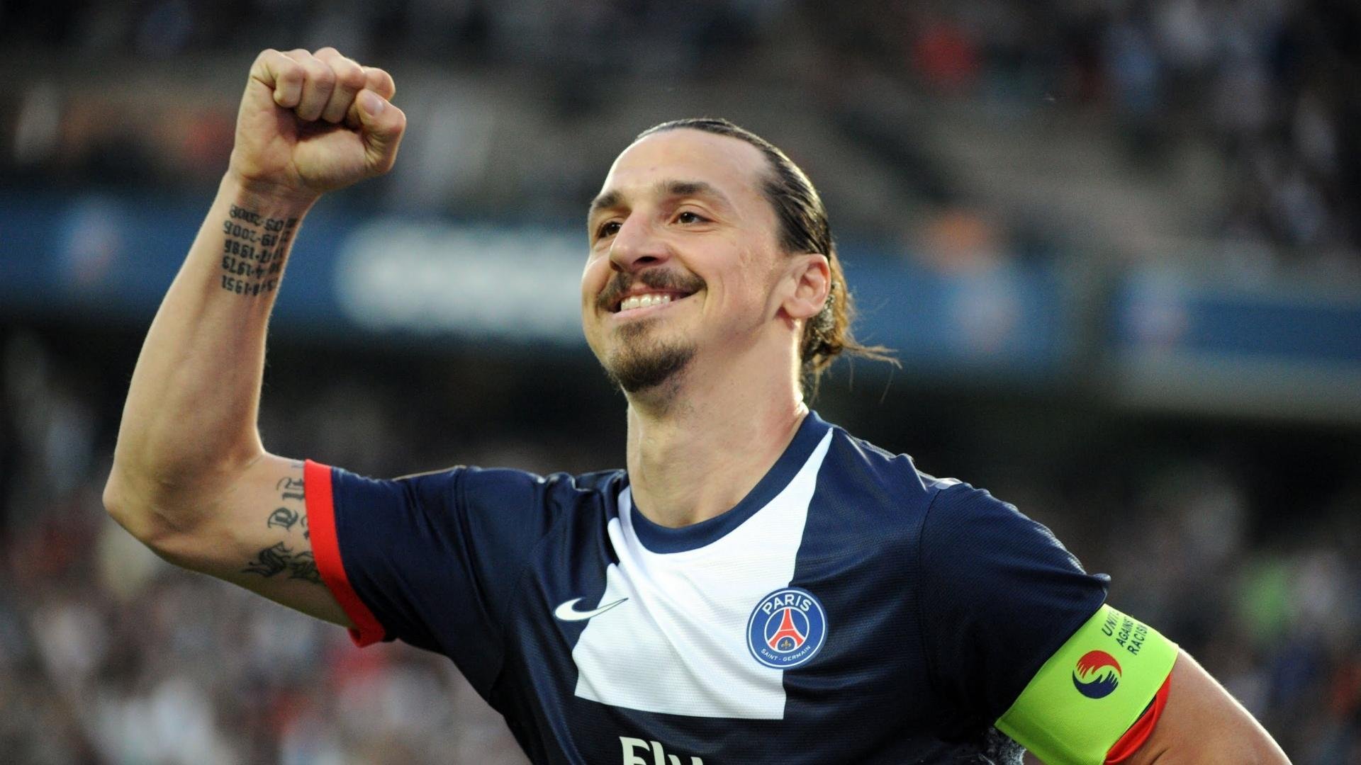 爱游戏电竞-西甲：巴塞罗那4-1夺冠争头名，莱万连续多场破门，西甲巴塞罗那集锦